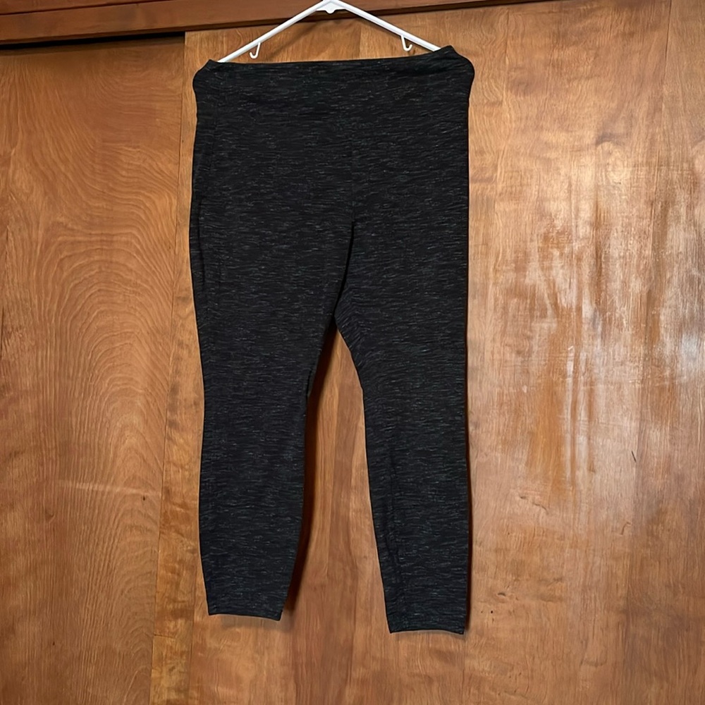 Dark grey, Mossimo Supply Co, capri leggings. Size M